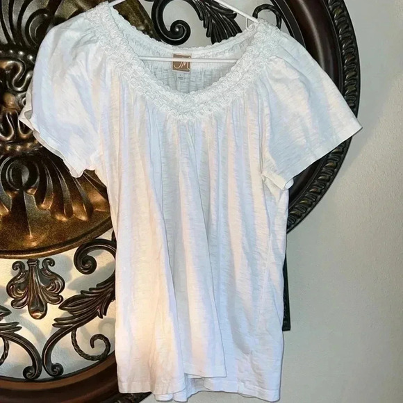 JM Collection Women’s 100% Crisp Summer White T-Shirt with Crochet Neckline - Picture 2 of 11